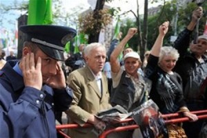 Сторонники Тимошенко продолжают митинговать под Печерским судом