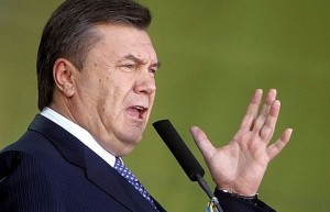 Янукович пожелал добра и стабильности жителям Крыма