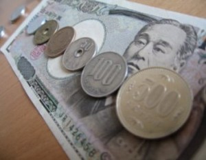 Банк Японии отвергает обвинения в манипуляциях с курсом иены        