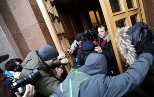 Киевсовет продолжает принимать решения, а оппозиция   его блокировать